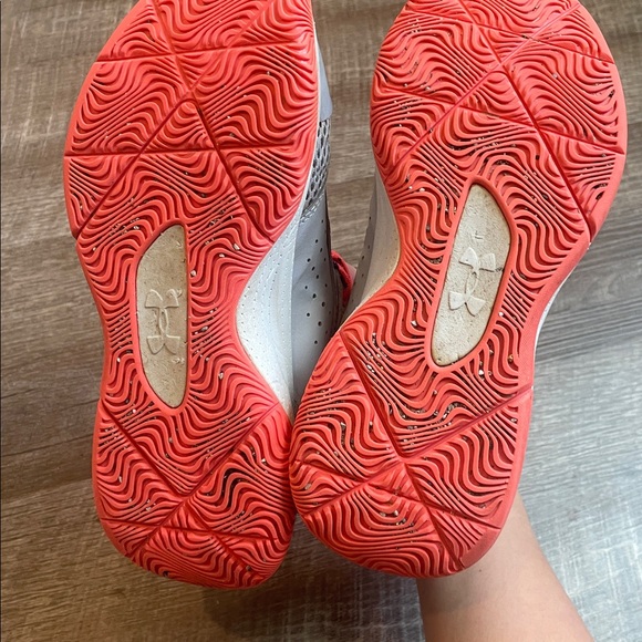 Under Armour Curry 3Z6 Basketball Shoes Gray and Red Size 4Y - Picture 7 of 10